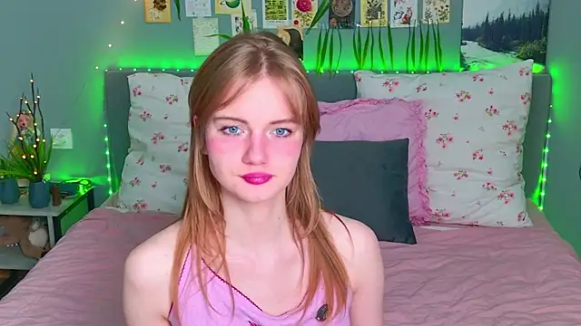 ElfieWhite online show from July 19, 2026, 10:13 pm