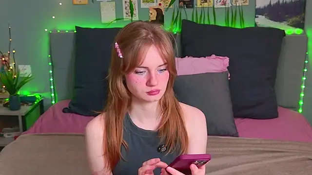 ElfieWhite online show from July 22, 2026, 8:33 pm