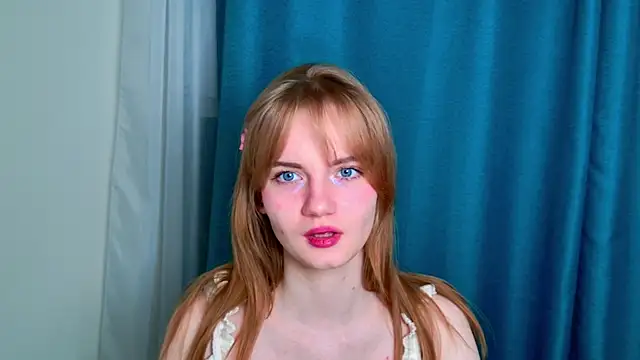 ElfieWhite online show from July 30, 2026, 9:58 pm