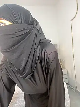 aminaa  online show from March 7, 2026, 6:38 pm