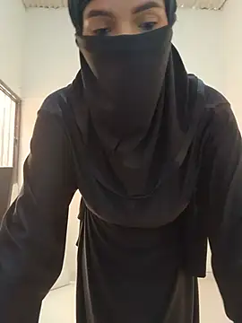 Snapshot of aminaa_ chatting on July 6, 2026, 7:49 pm aminaa online show from July 6, 2026, 7:49 pm