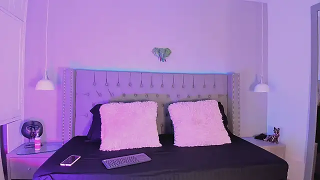 angelina honey  online show from March 31, 2026, 3:52 am