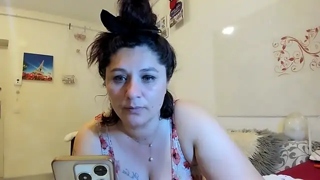 Snapshot of EVELYNA88 chatting on June 9, 2026, 6:30 pm EVELYNA88 online show from June 9, 2026, 6:30 pm