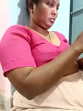 Snapshot of tamilkaviya431 chatting on February 21, 2026, 9:49 pm tamilkaviya431 online show from February 21, 2026, 9:49 pm