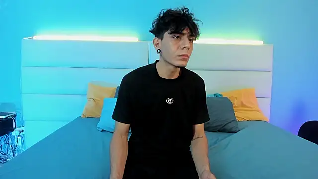 abrilandjulian online show from February 28, 2026, 11:33 am