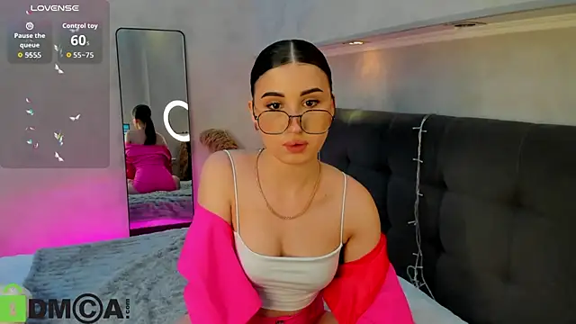 Snapshot of Emily_Lews chatting on March 27, 2026, 9:10 am Emily Lews online show from March 27, 2026, 9:10 am