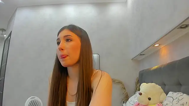 Snapshot of Emily_Lews chatting on May 22, 2026, 1:02 am Emily Lews online show from May 22, 2026, 1:02 am