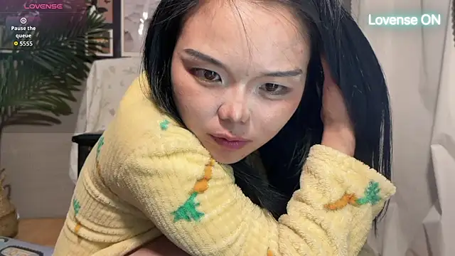 xiaosu22 online show from April 28, 2026, 10:42 am