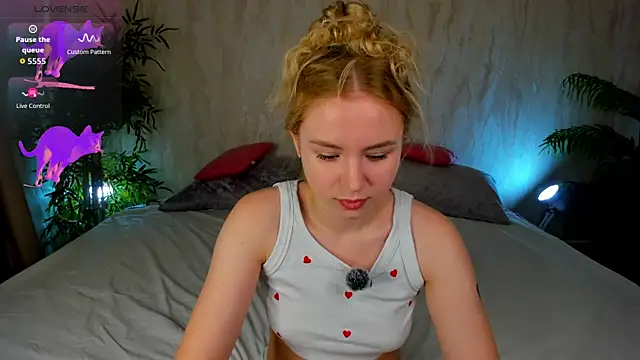 Linda  Bloom online show from June 30, 2026, 12:44 am