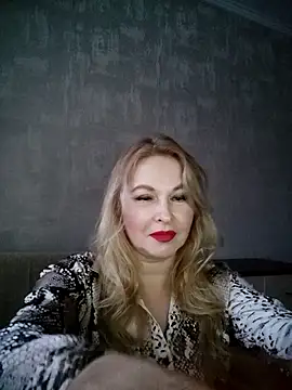 Snapshot of RossieGlow49 chatting on February 15, 2026, 2:47 pm RossieGlow49 online show from February 15, 2026, 2:47 pm