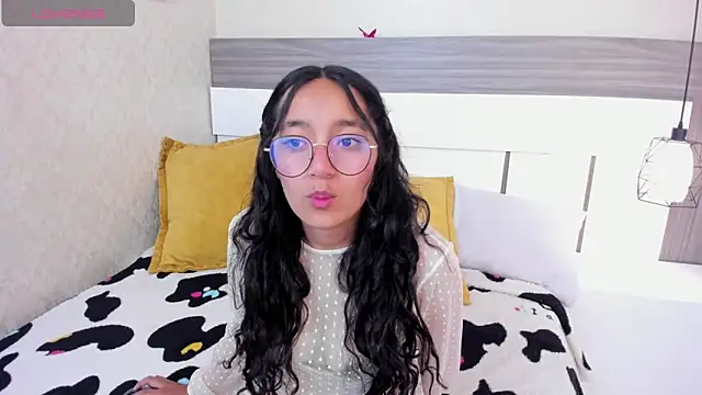 Snapshot of Emilyblussh chatting on March 11, 2026, 6:36 pm Emilyblussh online show from March 11, 2026, 6:36 pm