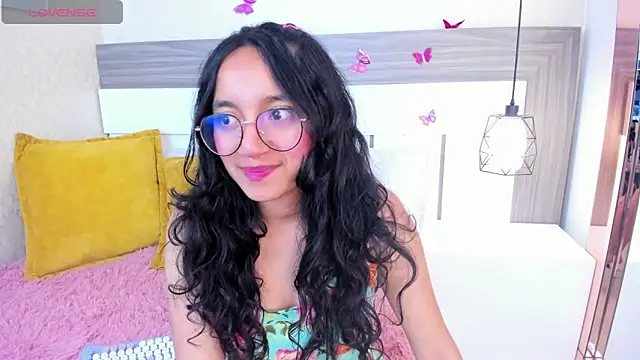 Snapshot of Emilyblussh chatting on April 8, 2026, 7:25 pm Emilyblussh online show from April 8, 2026, 7:25 pm