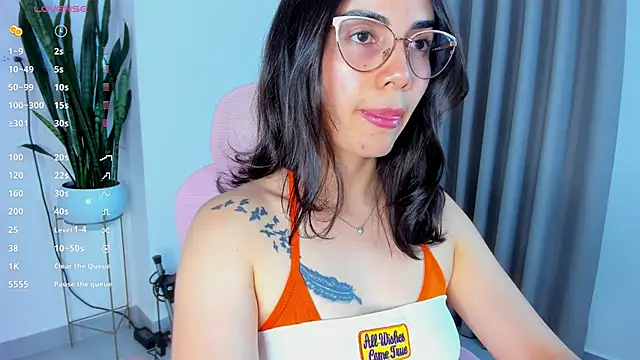 sara ospina22 online show from June 8, 2026, 11:38 pm
