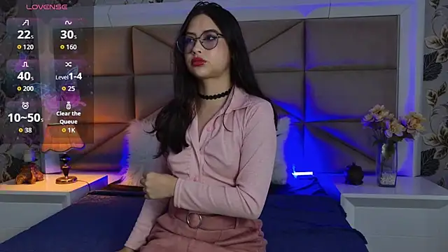 Snapshot of LilyClarck chatting on May 3, 2026, 8:04 pm LilyClarck online show from May 3, 2026, 8:04 pm