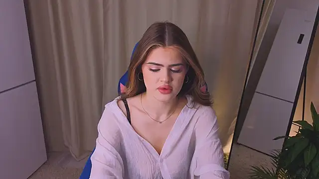 404CUTIE  online show from May 5, 2026, 5:26 am