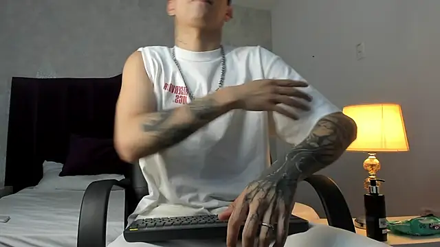 Snapshot of JoshBeech chatting on March 10, 2026, 5:29 pm JoshBeech online show from March 10, 2026, 5:29 pm