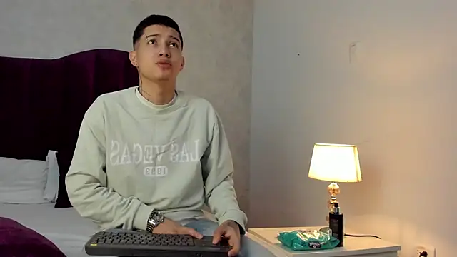 Snapshot of JoshBeech chatting on March 31, 2026, 1:11 pm JoshBeech online show from March 31, 2026, 1:11 pm