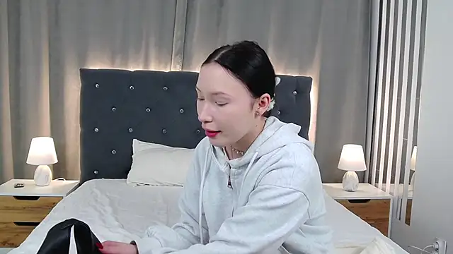 VikkyVonn online show from March 15, 2026, 10:43 am