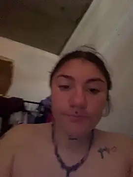 ZoE-sweettt online show from April 14, 2026, 8:37 pm