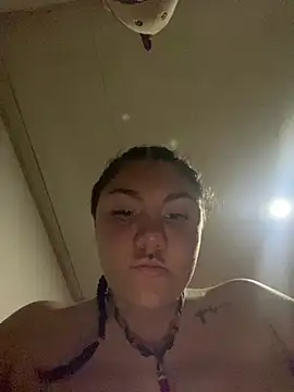 ZoE-sweettt online show from April 19, 2026, 2:33 am