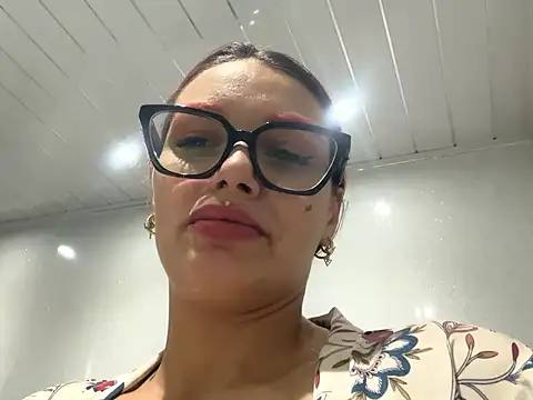 Snapshot of FoxyValentine chatting on May 10, 2026, 3:39 pm FoxyValentine online show from May 10, 2026, 3:39 pm
