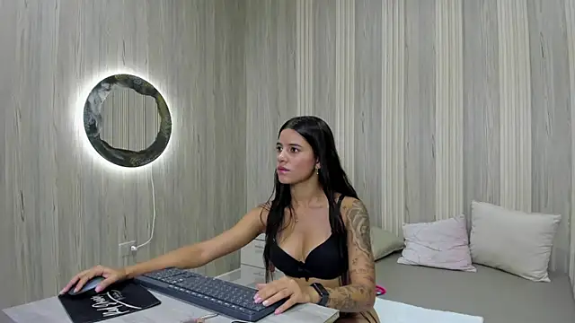 Isabellaa Rosee online show from May 3, 2026, 8:15 pm