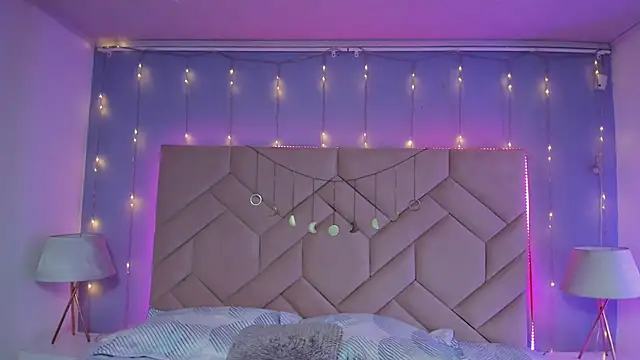 NaeniaDemon  online show from March 26, 2026, 3:34 am