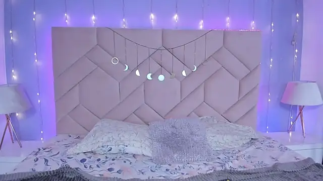 NaeniaDemon  online show from March 31, 2026, 3:41 am