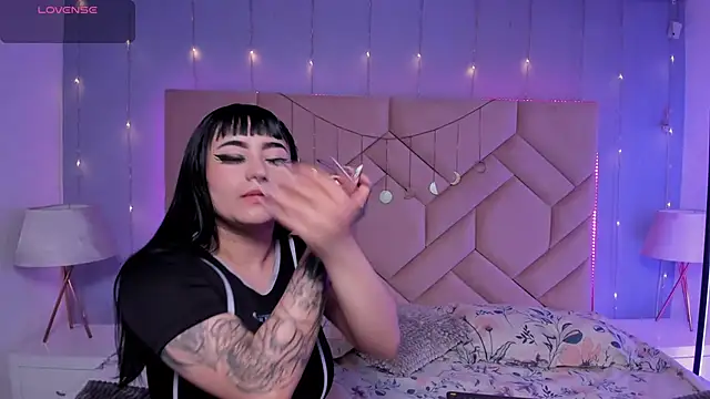 NaeniaDemon  online show from April 1, 2026, 3:40 am