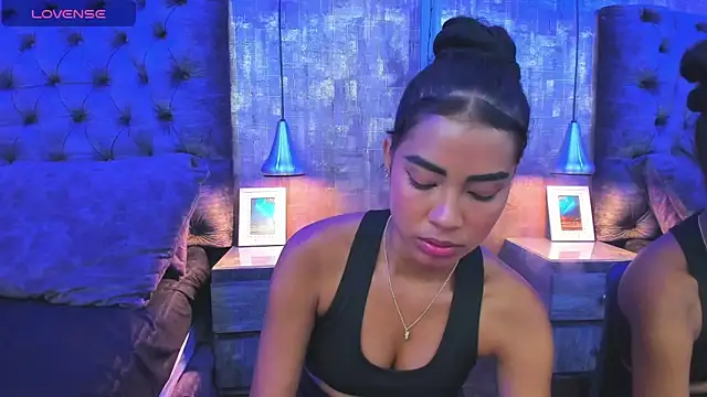 Snapshot of ninareyes chatting on February 16, 2026, 9:33 pm ninareyes online show from February 16, 2026, 9:33 pm