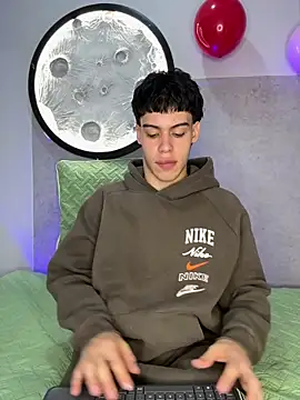 Lucian-greyy online show from February 15, 2026, 7:27 am