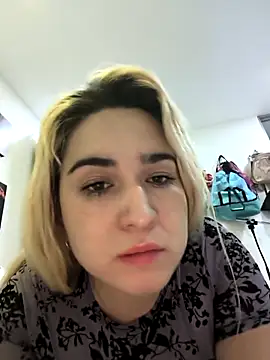 Snapshot of violet-grey chatting on April 16, 2026, 1:39 am violet-grey online show from April 16, 2026, 1:39 am