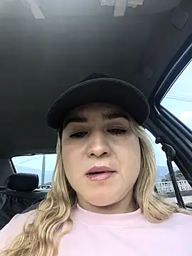 Snapshot of violet-grey chatting on April 30, 2026, 4:35 pm violet-grey online show from April 30, 2026, 4:35 pm
