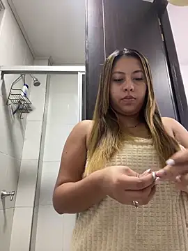 Snapshot of Emiily_joee_ chatting on April 5, 2026, 9:56 pm Emiily joee online show from April 5, 2026, 9:56 pm