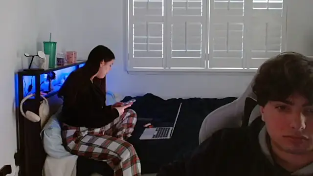 yourmila1 online show from February 22, 2026, 12:01 am