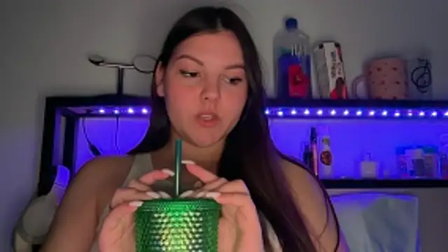 yourmila1 online show from March 5, 2026, 10:28 pm