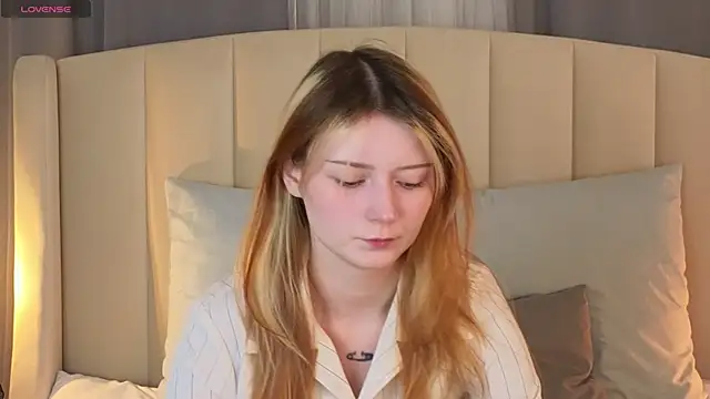 AlyssFrost online show from April 25, 2026, 2:14 am