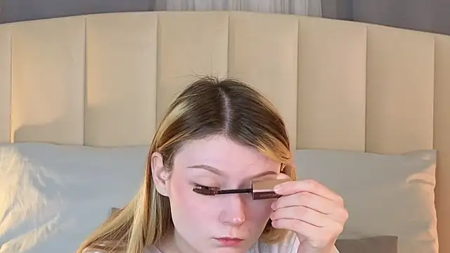 AlyssFrost online show from April 29, 2026, 2:15 am