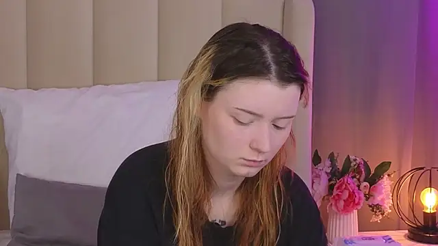 Snapshot of AlyssFrost chatting on June 17, 2026, 2:25 am AlyssFrost online show from June 17, 2026, 2:25 am