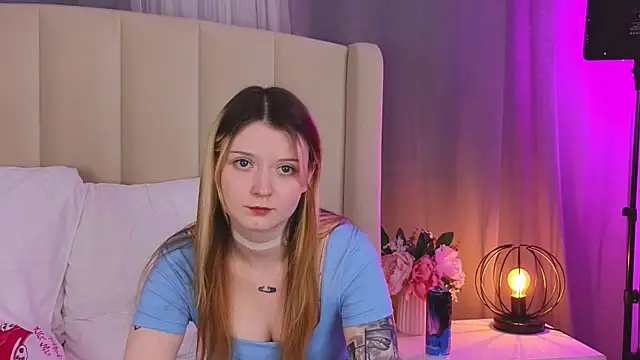 Snapshot of AlyssFrost chatting on June 18, 2026, 9:14 am AlyssFrost online show from June 18, 2026, 9:14 am