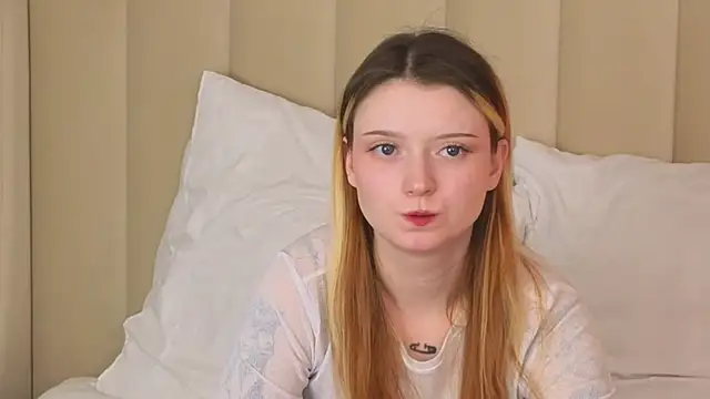 Snapshot of AlyssFrost chatting on June 25, 2026, 5:23 am AlyssFrost online show from June 25, 2026, 5:23 am