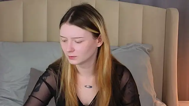 Snapshot of AlyssFrost chatting on July 12, 2026, 2:02 am AlyssFrost online show from July 12, 2026, 2:02 am
