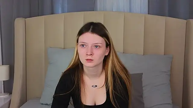 Snapshot of AlyssFrost chatting on July 14, 2026, 2:05 am AlyssFrost online show from July 14, 2026, 2:05 am