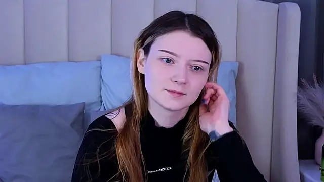 Snapshot of AlyssFrost chatting on July 29, 2026, 2:10 am AlyssFrost online show from July 29, 2026, 2:10 am