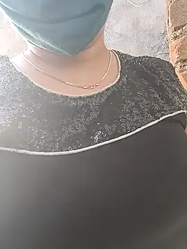 taniya0 online show from April 12, 2026, 12:32 pm