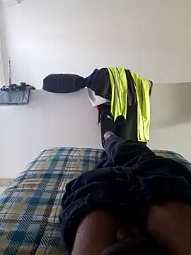 Snapshot of isuru_lakshan chatting on March 15, 2026, 7:03 am isuru lakshan online show from March 15, 2026, 7:03 am