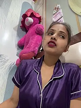 samayra1144 online show from April 28, 2026, 3:28 pm