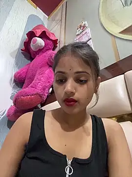 samayra1144 online show from May 14, 2026, 11:28 am