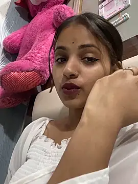 samayra1144 online show from May 15, 2026, 10:44 am