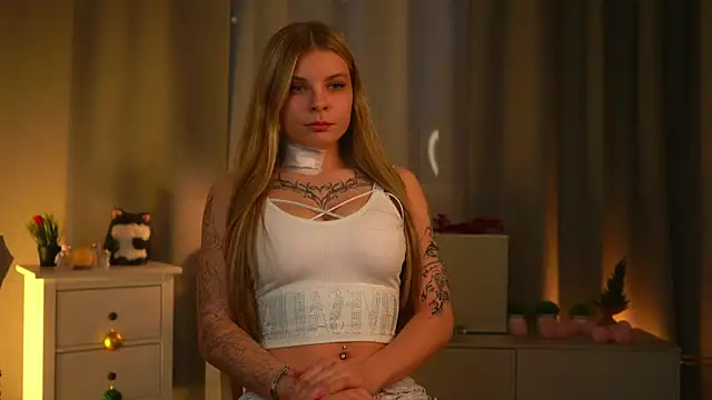 ZofiaPantano online show from March 27, 2026, 2:50 pm